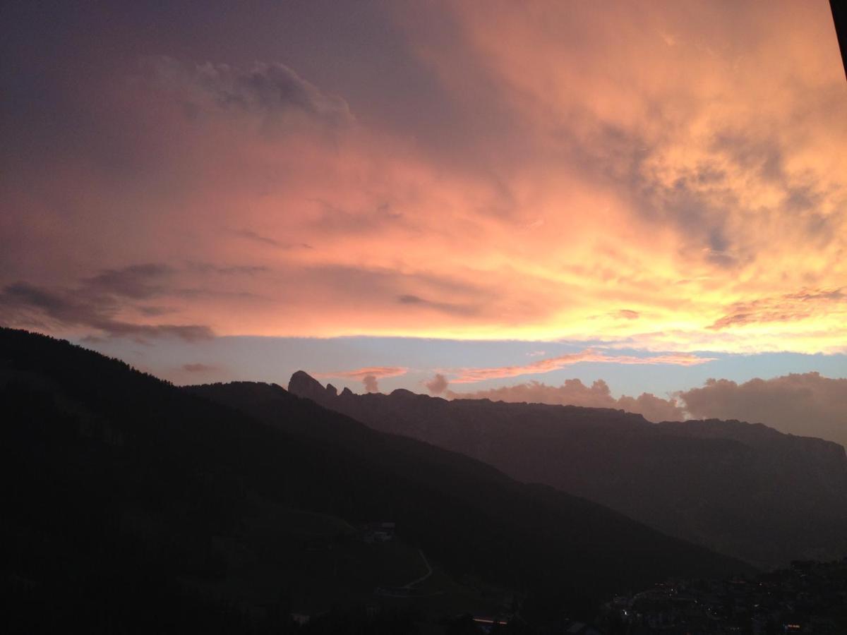 Garni Baita San Cassiano  Exteriör bild