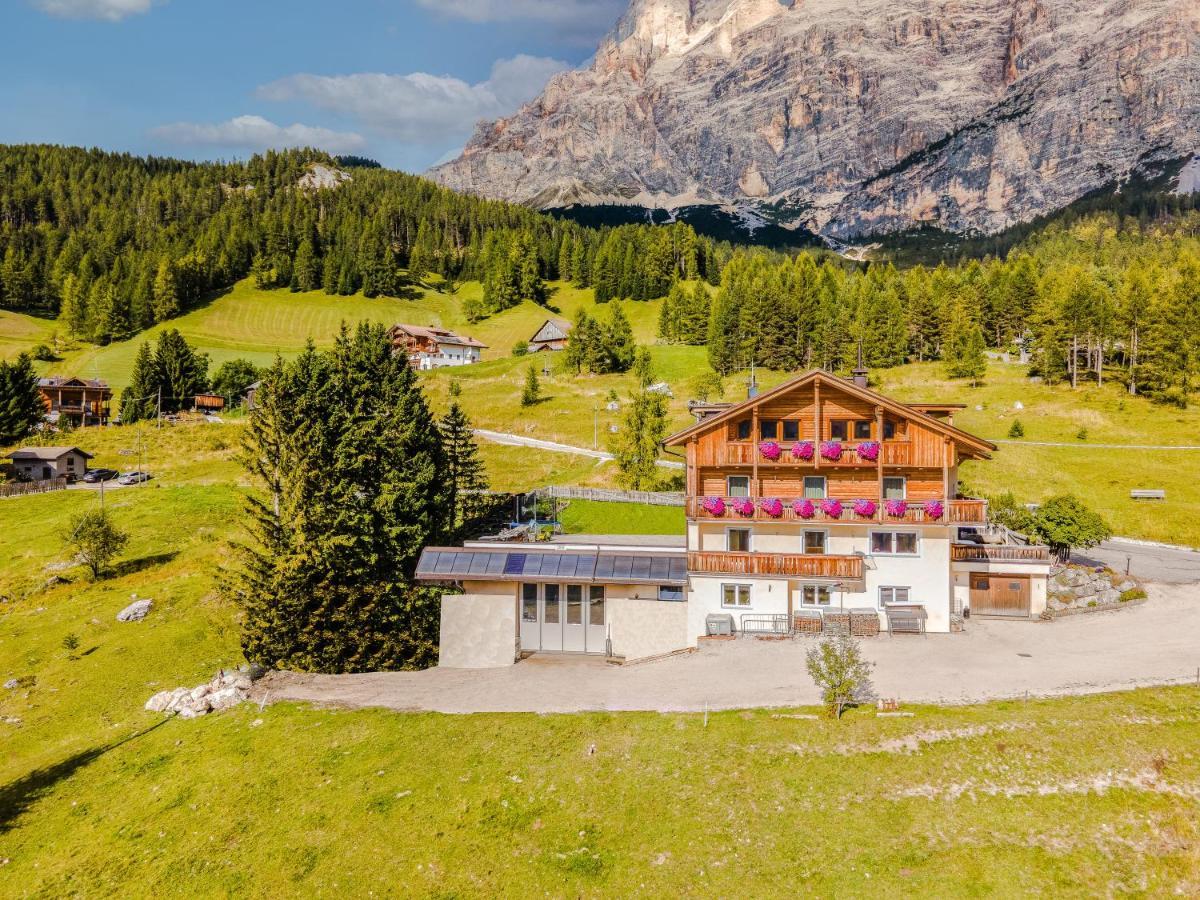 Garni Baita San Cassiano  Exteriör bild